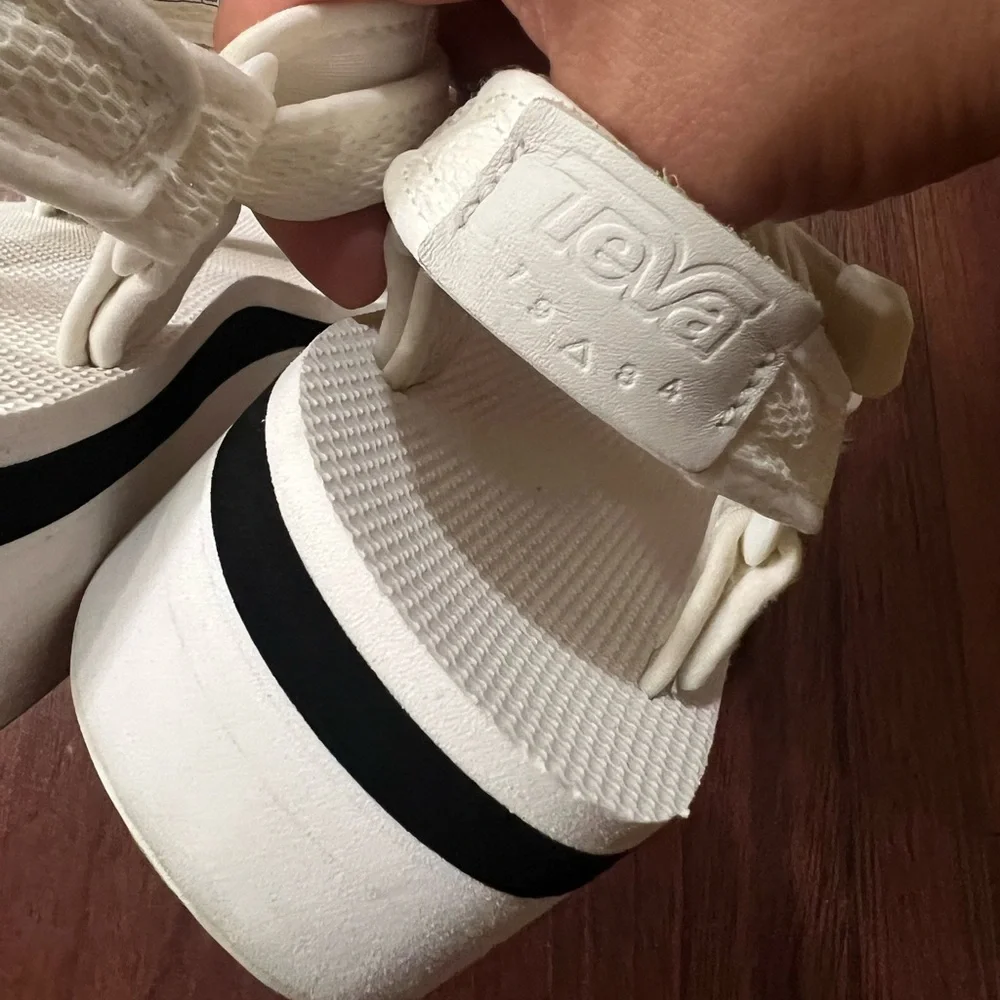TEVA FLATFORM UNIVERSAL MESH BRIGHT WHITE PLATFORM SANDALS